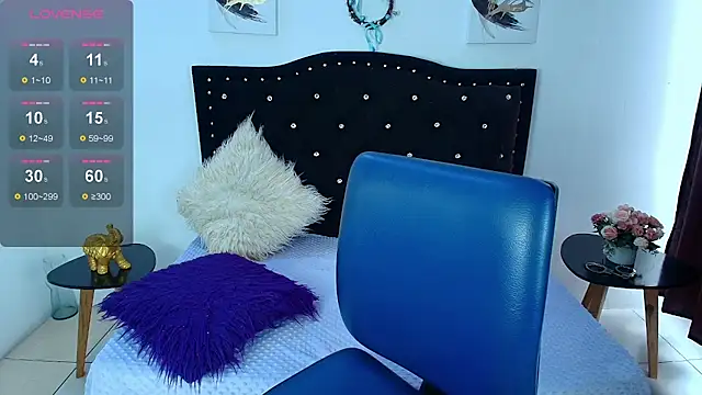 Ariana F W online show from November 2025 01:21:02 PM