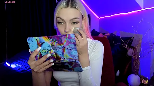 LinaLirian online show from November 2025 02:06:02 PM