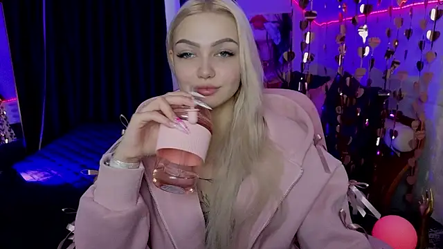 LinaLirian online show from March 2026 10:08:02 AM