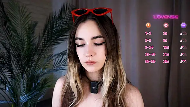 Snapshot of CupSizeGirl chatting on September 2025 04:50:01 PM CupSizeGirl online show from September 2025 04:50:01 PM