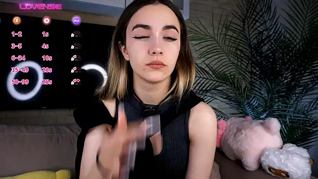 Snapshot of CupSizeGirl chatting on September 2025 04:06:02 PM CupSizeGirl online show from September 2025 04:06:02 PM