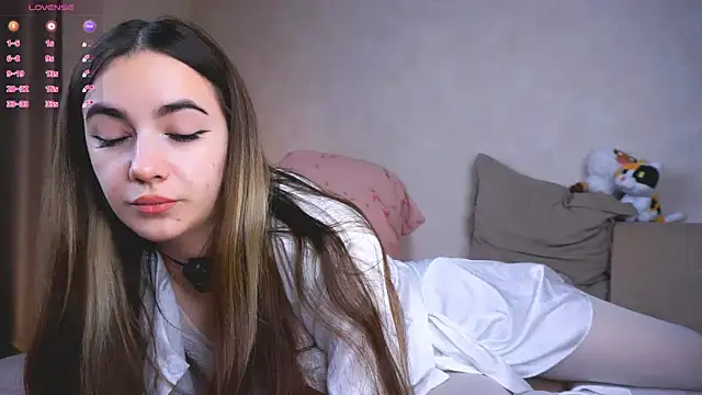 Snapshot of CupSizeGirl chatting on October 2025 02:49:01 PM CupSizeGirl online show from October 2025 02:49:01 PM