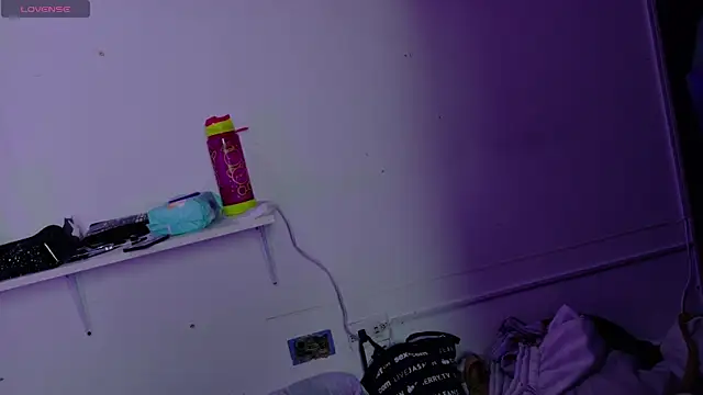 Snapshot of Alicee_stone_ chatting on October 2025 02:51:01 PM Alicee stone  online show from October 2025 02:51:01 PM