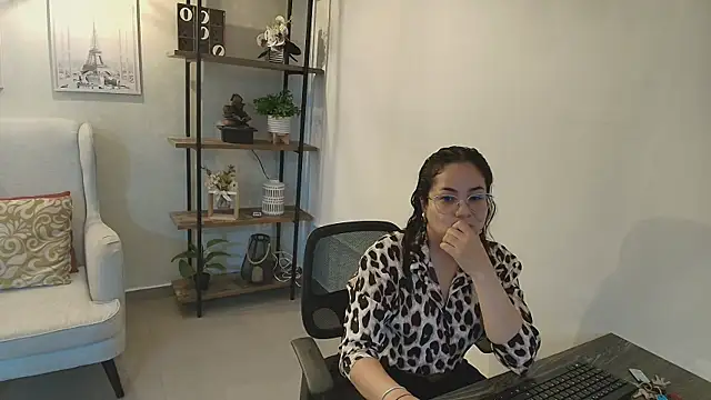Snapshot of _Victoria_Collins chatting on June 2026 11:05:01 AM Victoria Collins online show from June 2026 11:05:01 AM