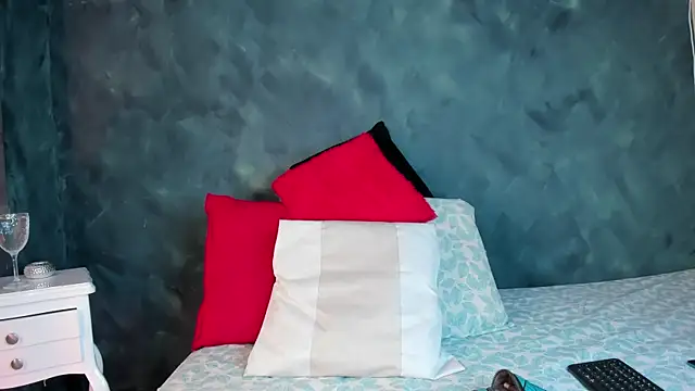 GingerMoon  online show from April 2026 07:15:01 PM