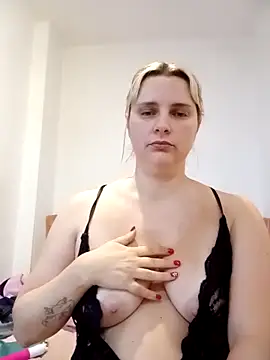 JessicaItalia online show from November 2025 10:26:01 AM