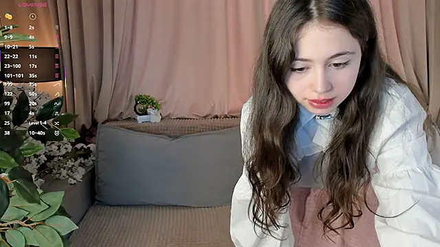 JulianaChapel online show from November 2025 08:17:02 AM