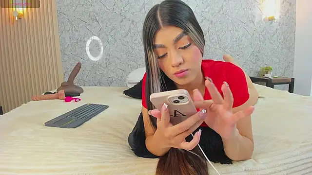 Snapshot of Antonella_west chatting on May 2026 08:29:01 PM Antonella west online show from May 2026 08:29:01 PM