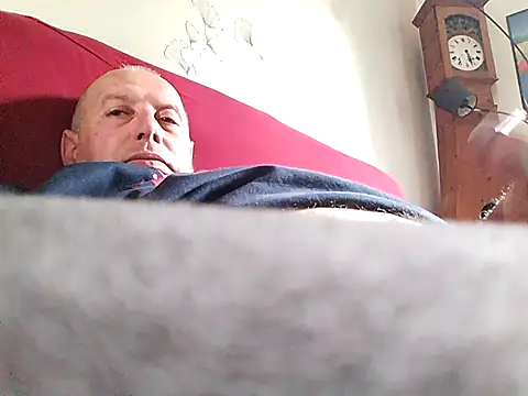 Vince072 online show from May 2026 09:25:01 AM