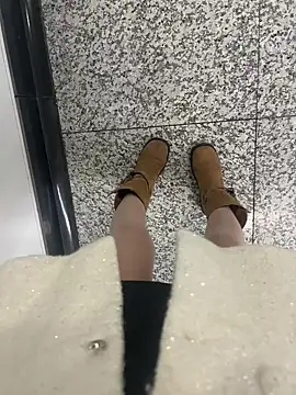 xiaoyuan01 online show from November 2025 01:28:01 AM