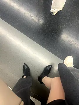 xiaoyuan01 online show from December 2025 02:06:02 AM