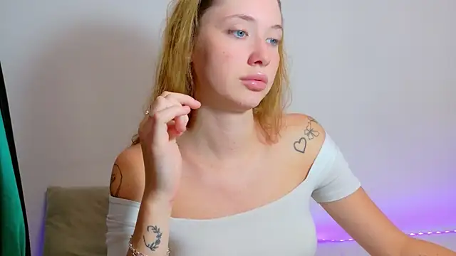 Snapshot of Ivanna__Rose chatting on July 2026 04:25:02 PM Ivanna Rose online show from July 2026 04:25:02 PM