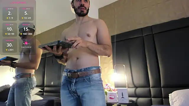 AxelThompson  online show from November 2025 12:04:02 PM