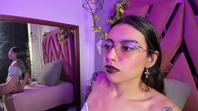 viollettaa  online show from March 2026 06:52:01 PM