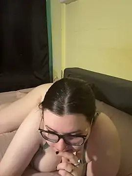 HaleyAyush online show from May 2026 04:02:02 PM