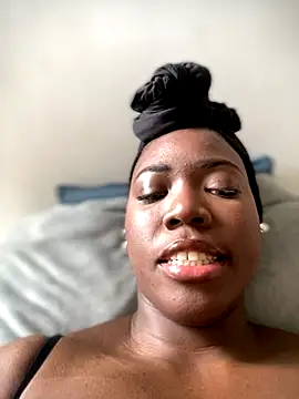 Alexia 24 online show from November 2025 04:51:01 PM