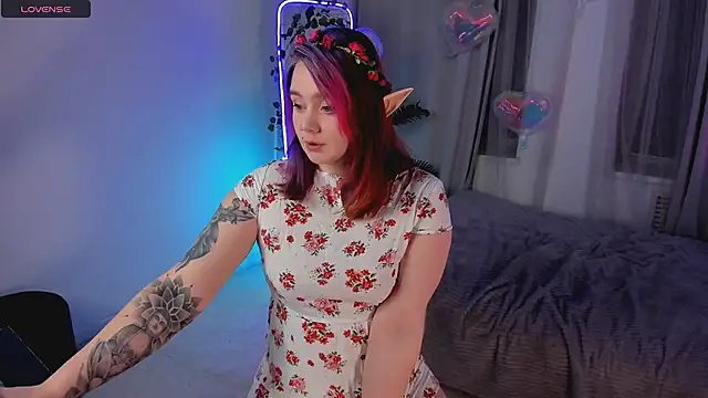 lunaalli online show from February 2026 09:30:01 PM