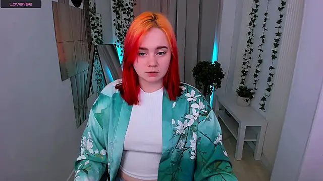 lunaalli online show from April 2026 09:19:01 PM