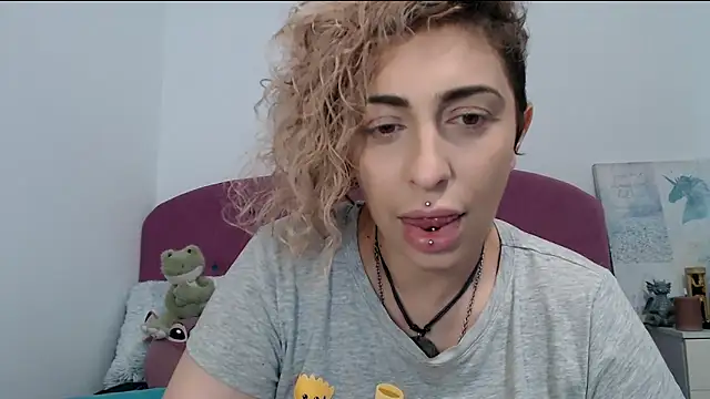 Snapshot of AAARUNY chatting on September 2025 12:30:01 PM AAARUNY online show from September 2025 12:30:01 PM