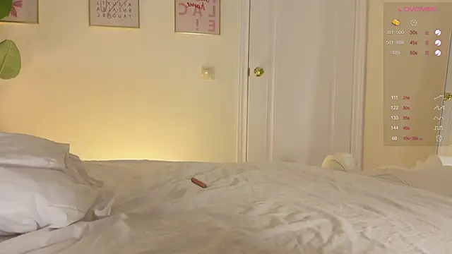 Snapshot of Tenderiris_ chatting on April 2026 12:22:01 AM Tenderiris online show from April 2026 12:22:01 AM