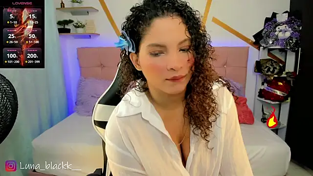 Snapshot of Luna_blackk chatting on May 2026 09:10:02 PM Luna blackk online show from May 2026 09:10:02 PM