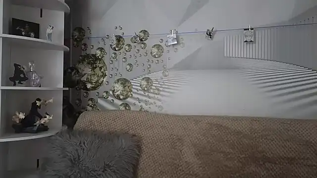 EvoletteLouLou online show from November 2025 04:51:02 PM