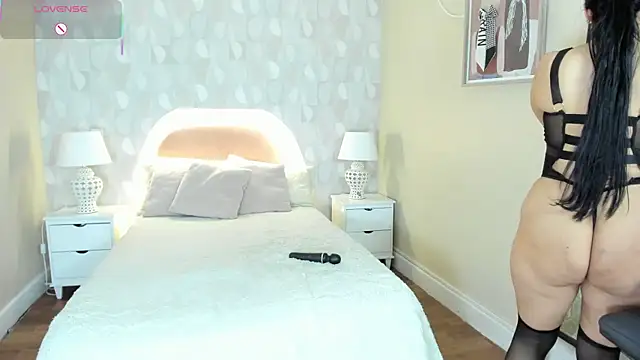 isabella milf  online show from December 2025 07:10:02 PM