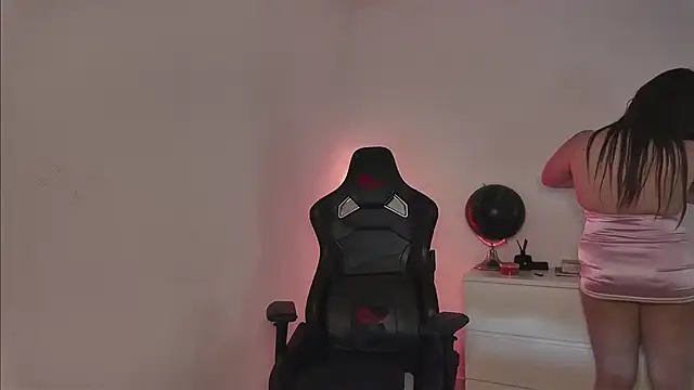 Luna Dollxh online show from April 2026 02:47:02 PM