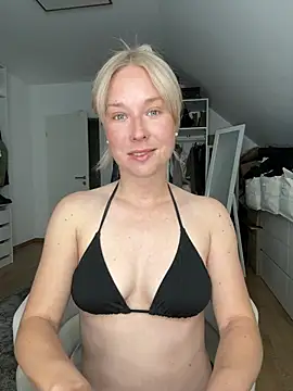 Snapshot of celis_secret chatting on May 2026 05:24:01 AM celis secret online show from May 2026 05:24:01 AM