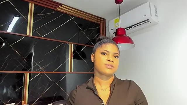 HannyThompson online show from November 2025 07:13:02 PM