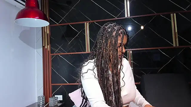 HannyThompson online show from January 2026 12:30:01 PM