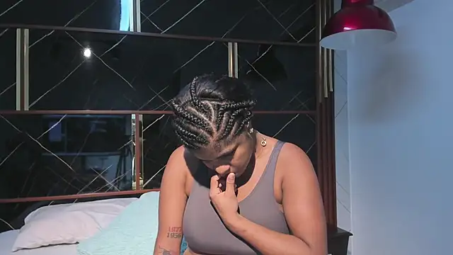 HannyThompson online show from March 2026 12:44:01 PM