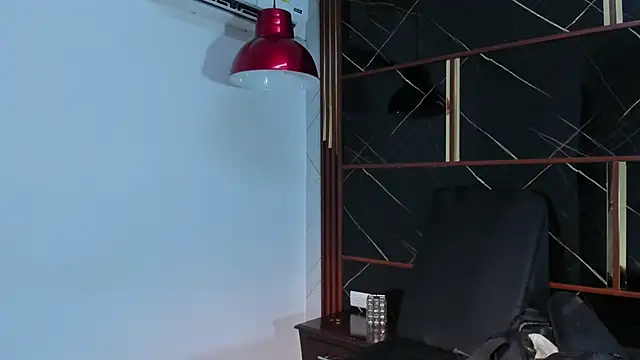 HannyThompson online show from April 2026 12:33:01 PM