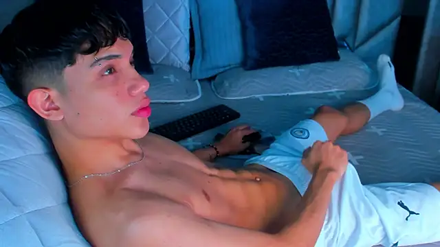 Sebax Young online show from November 2025 01:33:02 PM