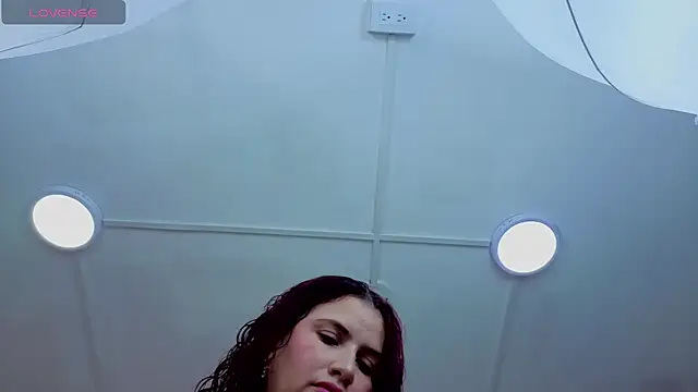 Snapshot of ThaliaCross chatting on June 2026 07:46:01 PM ThaliaCross online show from June 2026 07:46:01 PM