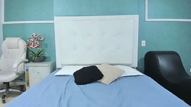 ania gomez online show from December 2025 09:43:01 PM