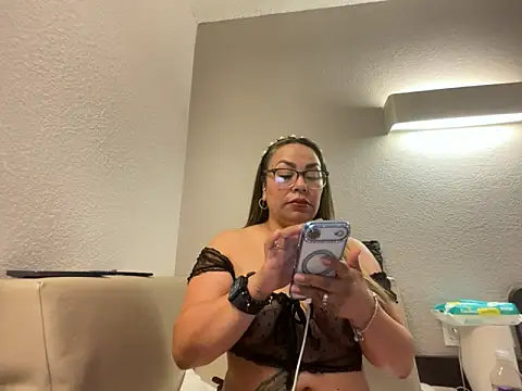 SamyHot2025 online show from April 2026 05:47:02 PM