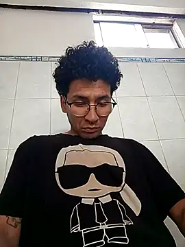 LecheDeSoya666 online show from September 2025 09:06:02 PM