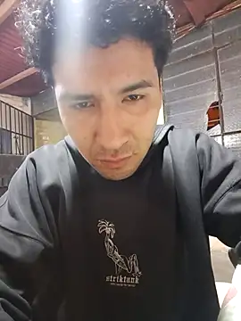 LecheDeSoya666 online show from October 2025 04:00:02 AM