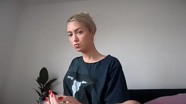 Kitty Swetty online show from October 2025 11:43:01 AM