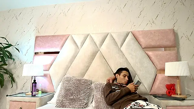 Snapshot of Zoelucas chatting on March 2026 11:48:02 AM Zoelucas online show from March 2026 11:48:02 AM