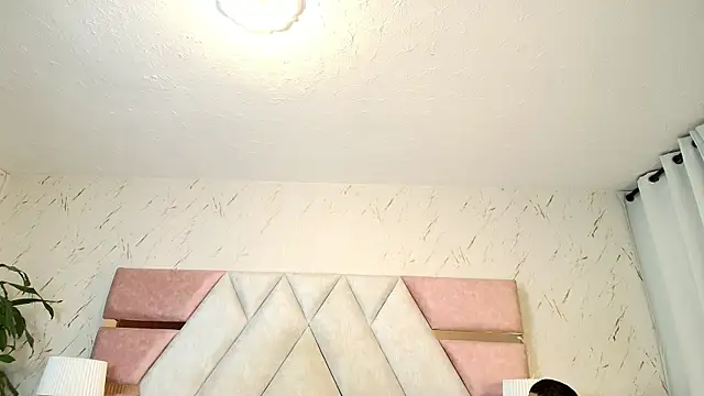 Snapshot of Zoelucas chatting on April 2026 11:51:02 AM Zoelucas online show from April 2026 11:51:02 AM