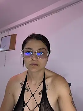 Snapshot of Coralinne__ chatting on May 2026 01:02:02 AM Coralinne online show from May 2026 01:02:02 AM