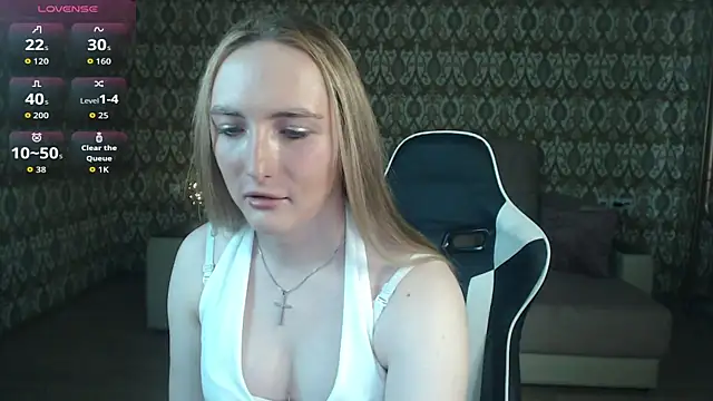 Snapshot of Vi_Luxy chatting on April 2026 01:47:01 AM Vi Luxy online show from April 2026 01:47:01 AM