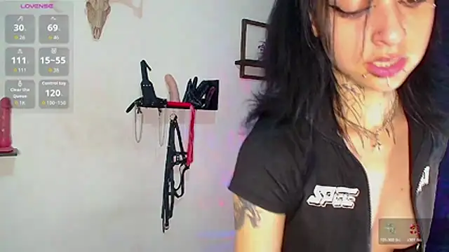 Snapshot of DakariaHills_ chatting on April 2026 05:54:02 AM DakariaHills online show from April 2026 05:54:02 AM