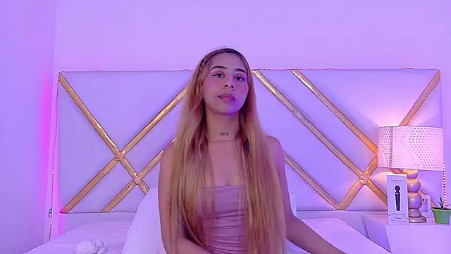 laila stilwiills online show from October 2025 04:59:01 PM