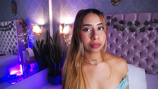 laila stilwiills online show from November 2025 12:43:02 AM