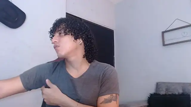 Xfire boy69 online show from October 2025 04:25:02 PM