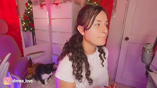Dannaa Lovs online show from November 2025 05:12:01 PM