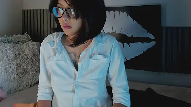 Snapshot of Blue_Sixx chatting on October 2025 10:41:02 PM Blue Sixx online show from October 2025 10:41:02 PM